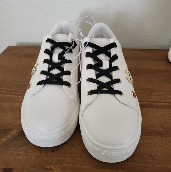 NWOB KARL LAGERFELD PARIS Cambie Embellished Sneakers Size 9.5M White Cat Love - Picture 4 of 6